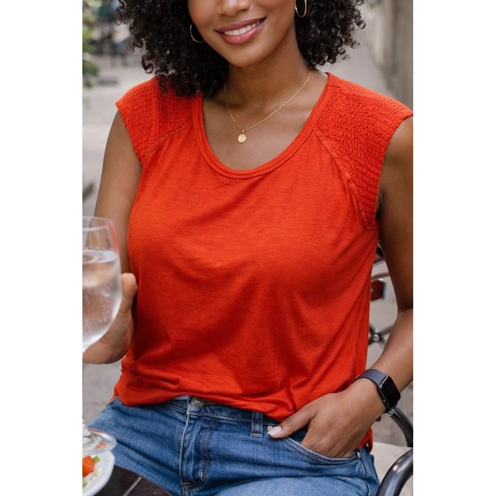 Evereve Women's Top Sleeveless Smocked Shoulder Orange Scoop Neck Size Medium
